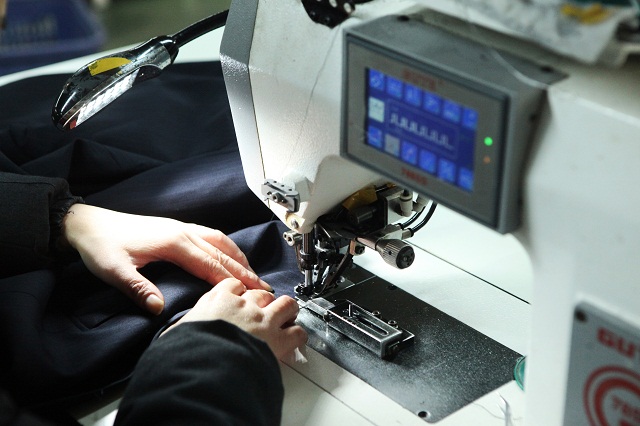 美氏職尚職業(yè)裝定制廠家做工 美氏職尚職業(yè)裝定制廠家做工